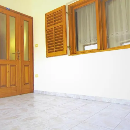 Apartment Vacation For 4 Persons *